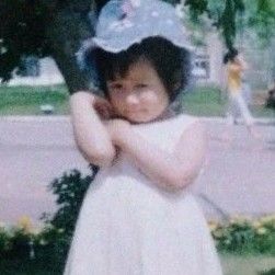 余心雨 - 市场总监